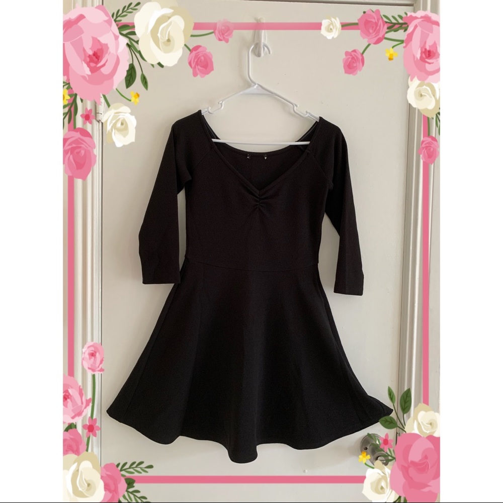 Long sleeve cute black dress